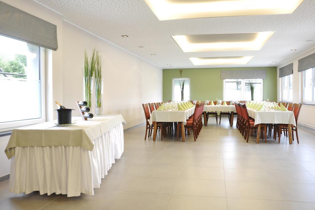 Zum Burghof Hotel Schoenberg Eksteriør billede