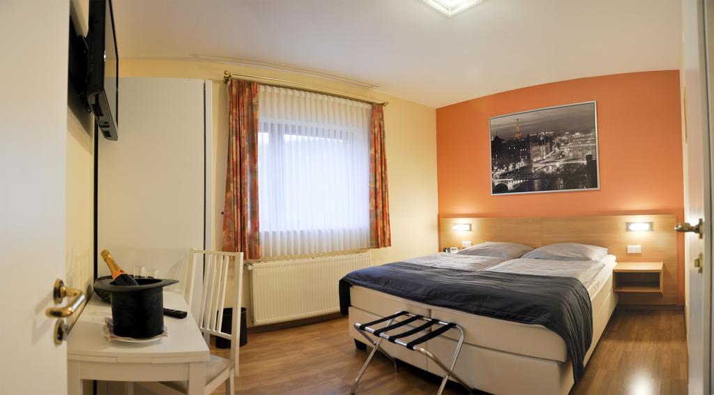 Zum Burghof Hotel Schoenberg Eksteriør billede