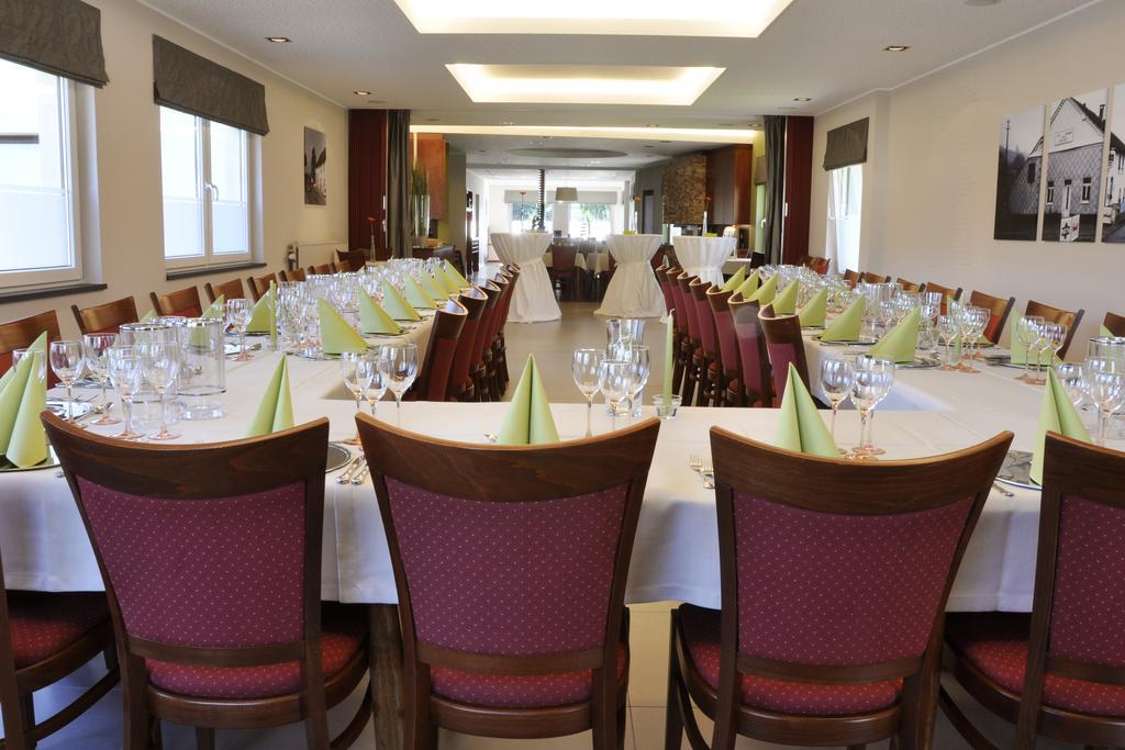Zum Burghof Hotel Schoenberg Eksteriør billede
